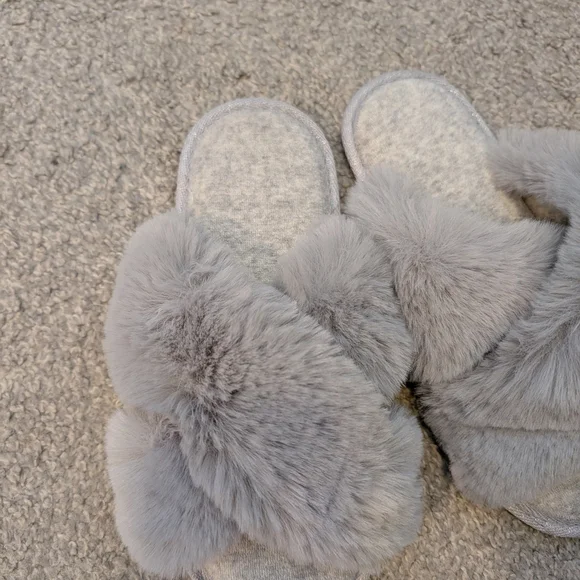 3 For $18 Cozy Gray Faux Fur Women's Slippers - Picture 3 of 7